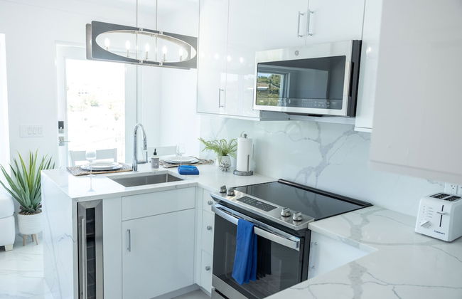 Dolphin Suites - Photo 7