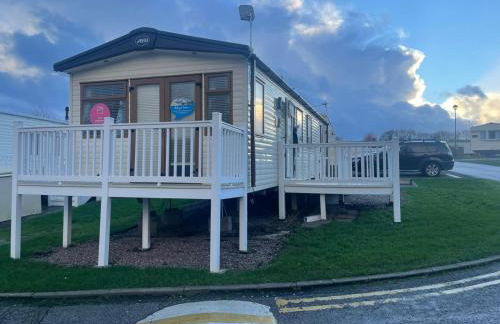 Luxury 6 Berth Caravan, Marton Mere - Photo 1