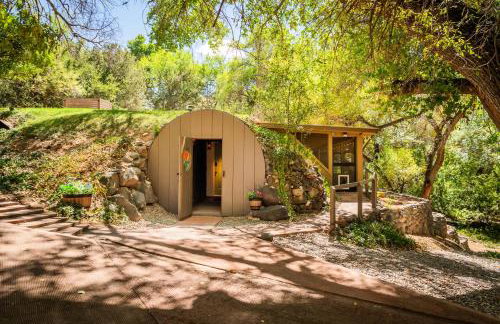 Myrinn-Hobbit Cottage on the Creek Storybook Stay - Foto 47