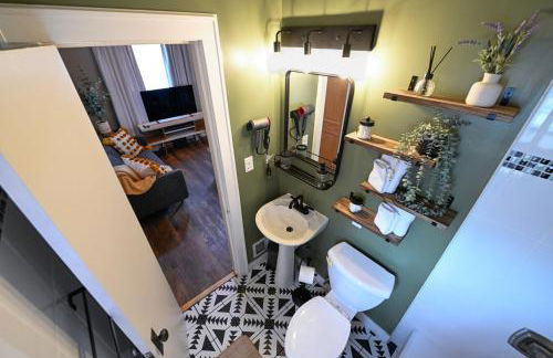 Charming Benson Home - Sleeps 5 Hot Tub! - Photo 7