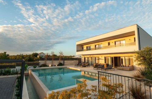 Villa Freedom - Five Bedroom House with Balcony - Foto 33