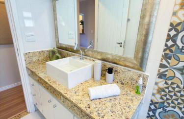 Belíssimo Ap na Praça - Wi-fi e Piscina - Foto 35