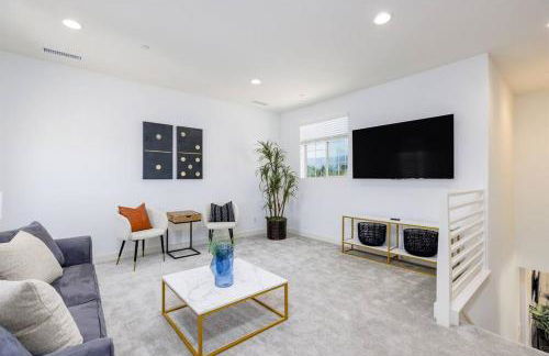 Near Coachella and Stagecoach Palm Springs , PGA resort Villa ,Golf, community pool, gym - Photo 27