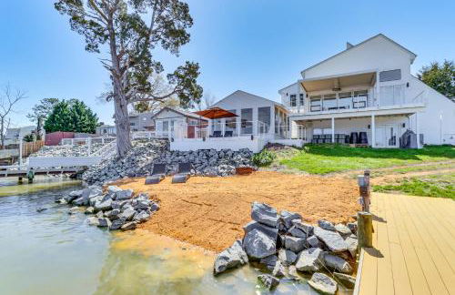 Waterfront Colonial Beach Studio with Boat Dock! - Foto 18