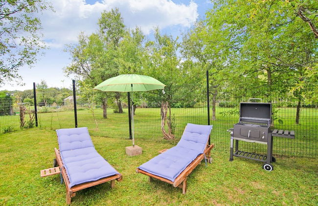 Charming Stay Near Forests - Photo 17