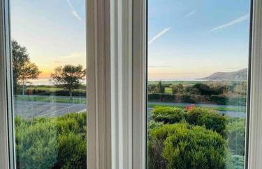 Gorwel is an Art Deco 1930s villa with sea views - Foto 31