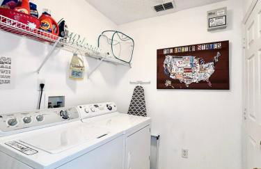 Family Home, Near Disney-Private pool, Spacious 3BR Retreat - Photo 5