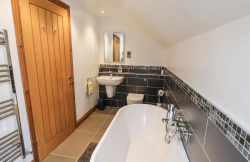 Chestnut Barn - Photo 28