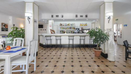 Apartamentos San Antonio Beach - Foto 3