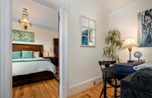 The Golden Parlor- Historic Victorian, Hot Tub - Foto 9