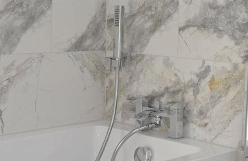 Beautiful large 3-bed coastal flat with parking. - Foto 18