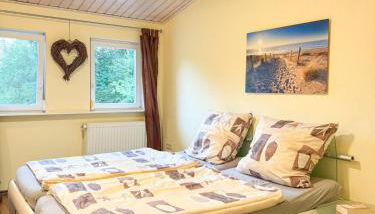 Gemütliches, helles Apartment mit Ofen, Badewanne & Dusche, Parkplatz, ganze Wohnung - Foto 5, wardrobe