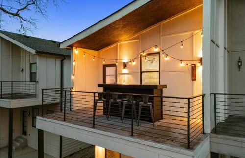 Nash House & Bars of Broadway with Patio Bar and Views! 8min Downtown! Sleeps 12! - Foto 44