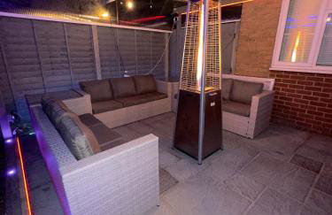 Luxxe House with Hot tub and Pool table - Photo 56