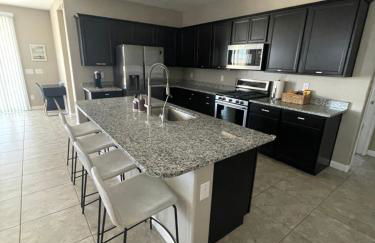 Spacious, Family-Friendly Home - Photo 9