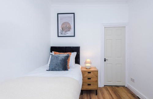 Presented by LTJ PrimeKey Properties - NEW! 7 Bed plus Sofa Bed - Perfect for Contractors - Foto 7