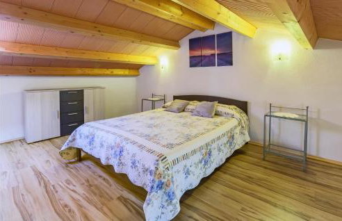 Four-Bedroom Holiday Home Labin With Sea View 08 - Photo 26