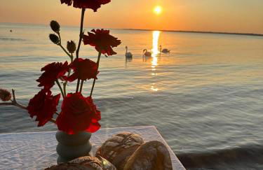 Waterfront Designer Retreat! Stunning Sunsets! Less than 5 minutes to the beach! - Foto 18