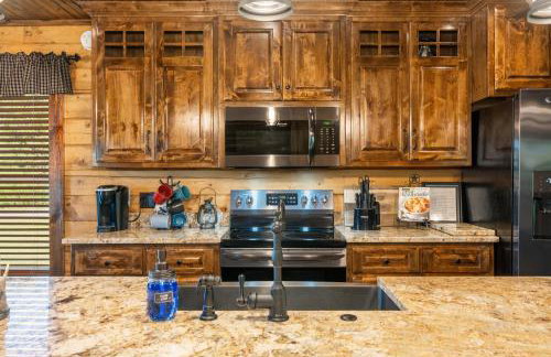 River Lodge Escape with Hot Tub - Foto 12