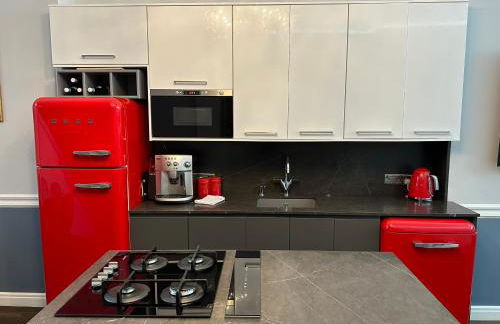 Unique Luxury Home in the heart of London. Air conditioned with private garden - Photo 22