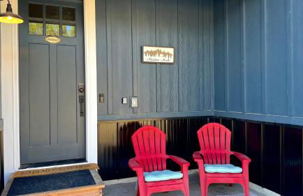 New Mountain Bluebird - walk to lake, golf, and town - game rm - family friendly - sleeps 14 - Photo 37