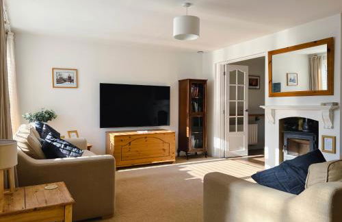 Bright & Cosy - Jacuzzi - Log Burner - King Beds - Foto 24