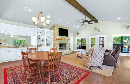 Beautiful Lakefront Cabin - Something For Everyone - Photo 7