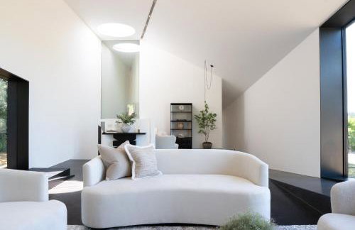 Pass the Keys Bond-villain Style Home with Panoramic Views - Foto 10