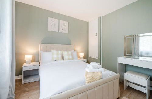 Modern 2 Bedroom House with Parking - Photo 7