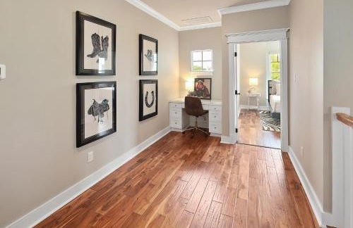 Luxury 5 BR 4 Bath, Hot Tub, Outdoor Kitchen, Across Street from Kyle Field! - Foto 26