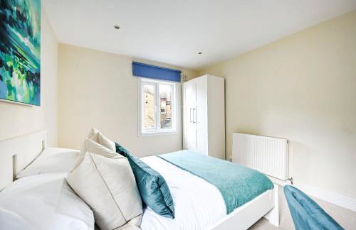 Modern 2BR Apartment for Contractors, Balcony & Fast Wi-Fi, W6 - Foto 58