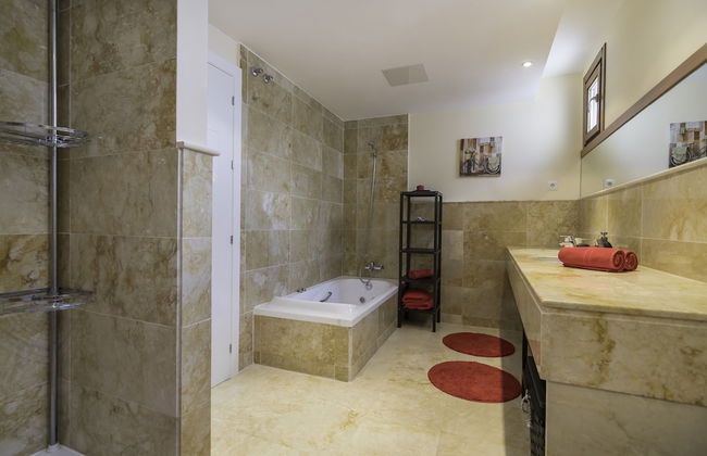 Great Penthouse Near Beach - Photo 13