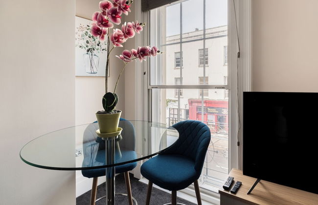 Stunning 2 Bed in Centre of Cheltenham - Photo 38