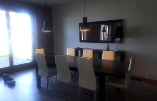 Dom nad jeziorem z linią brzegową - Foto 18