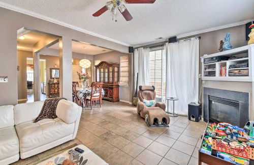 Hampton Home with Fireplace and Close to Beaches! - Foto 9