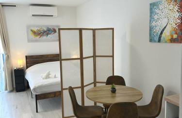 Riviera Retreat - Steps to Beach & Shops, Balcony & AC - Foto 6