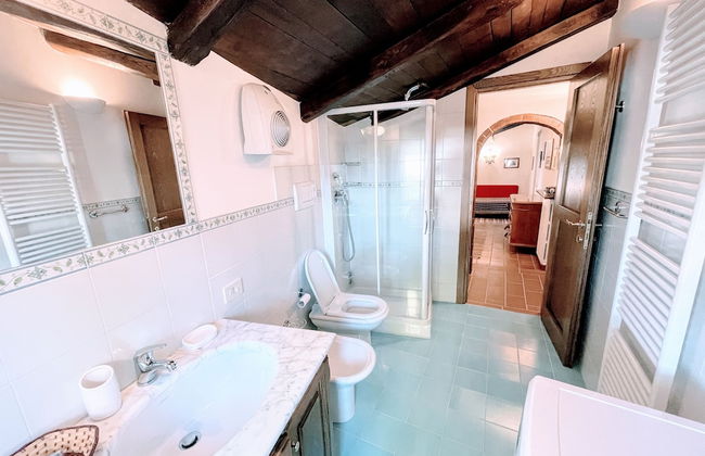 Vicolo - Sleeps 5 With air Con, Wifi, Balcony for Dining and Pool - Photo 16