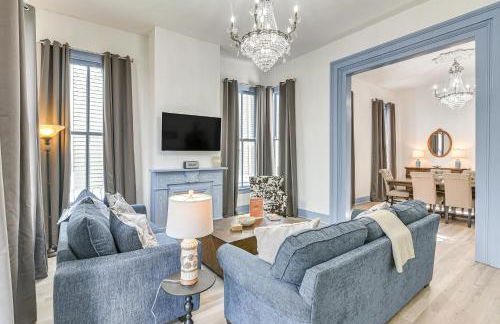 Walk to The Strand Historic Family Base with Yard! - Foto 2