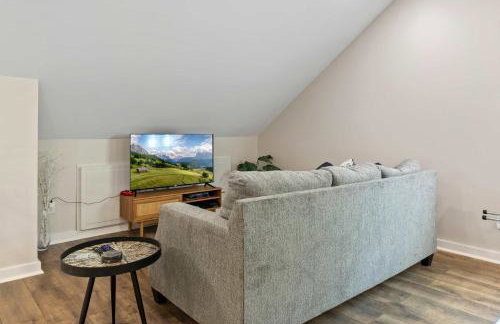 Secluded 3BR Cabin Lake Access & Resort Perks - Foto 11