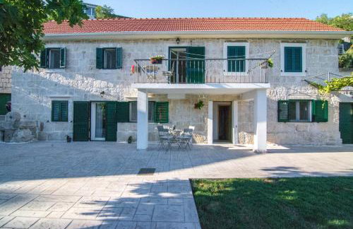 Stone house with pool Ljubica - Photo 1