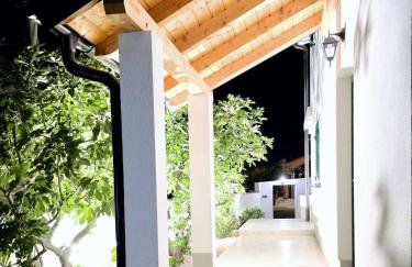 Mare`s Private House 1st floor with Pool - Foto 20