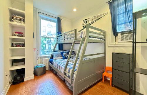 Large Home - Great Location - 15 Minutes to NYC - Foto 38