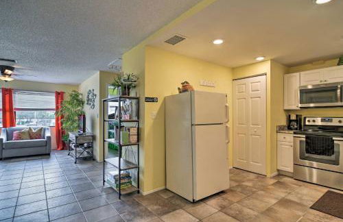 Updated Condo Near Beach: Ideal Walkable Location - Foto 15