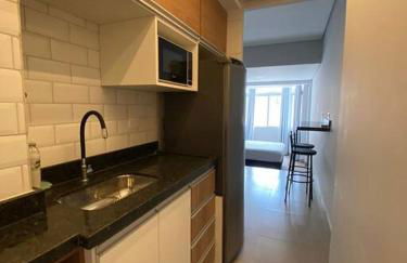 Lindo Studio em Frente à Praia do Embaré! - Foto 1