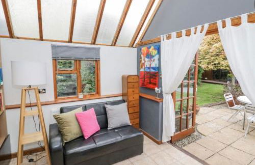 Lovely Comfortable 3 Bed Home, near Worcester - Photo 10