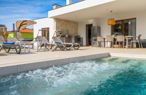 Villa San Zusto, 1600 m2 plot area, heated pool with hydromassage zone - Foto 37