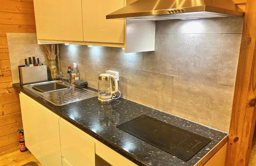 Yealm Cabin Self Catering Log Cabin in Devon with Hot Tub - Foto 7