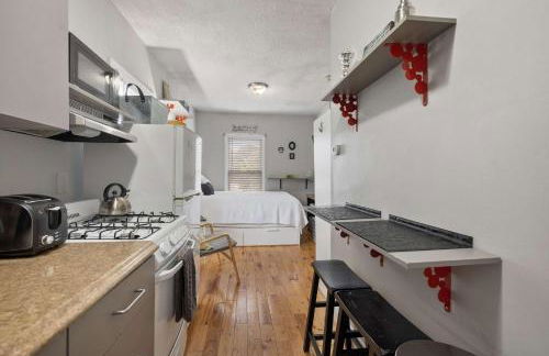 City Chic 2nd flr Studio w Enclosed Private Porch - Foto 1