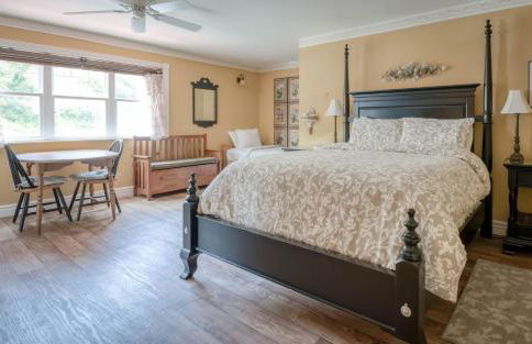 Bayfront History - Anchor Pier Lodge - Photo 16