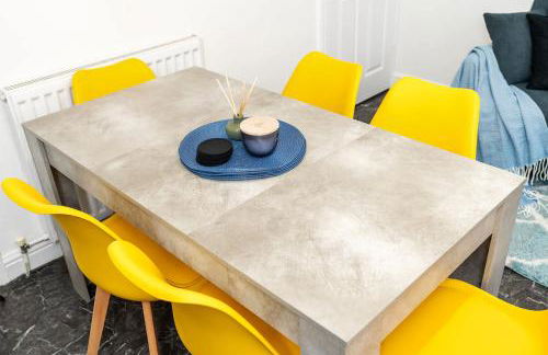 Contractor Friendly 4 Bedroom House in Hemsworth with 6 Beds and Garden - Foto 23